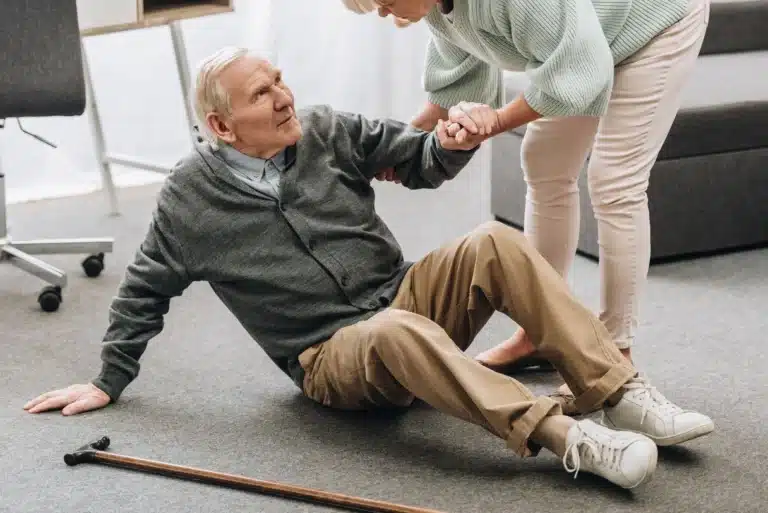 Rehabilitación prótesis de cadera en ancianos: ejercicios y consejos
