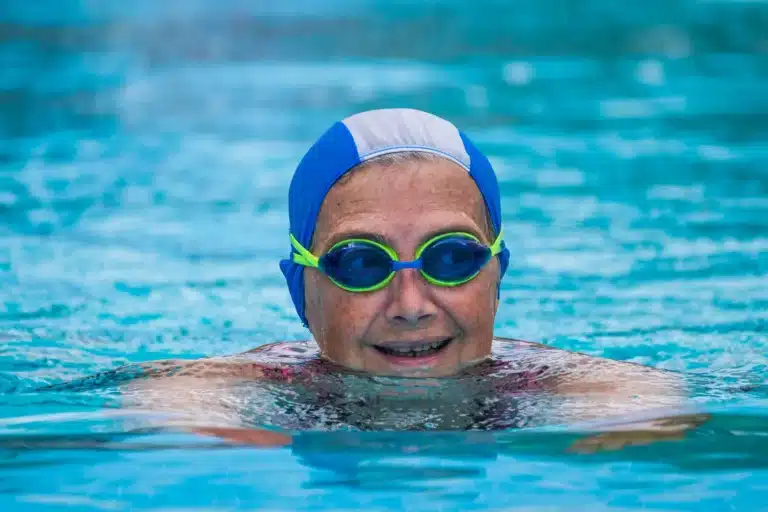 Beneficios de la natación en adultos mayores